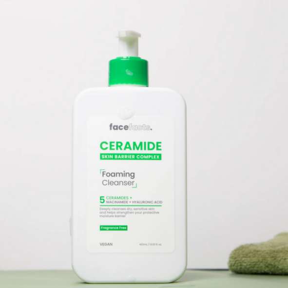 Face Facts Hydrating Foaming Cleanser 5 Ceramides plus Hyaluronic Acid 400ml - Image 2